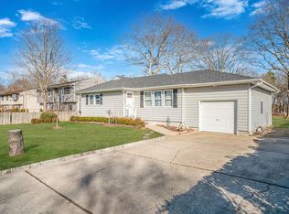 59 Cranford Blvd, Mastic, NY 11950