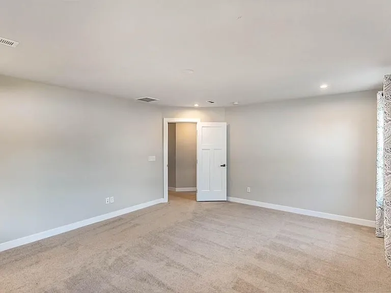 4003 Bluebell Ln — Photo 32
