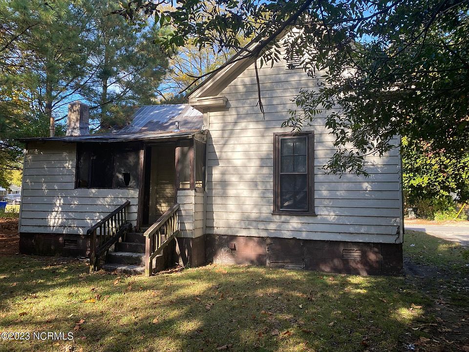 2nd image of 904 Viola Street E