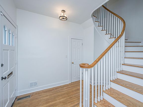 3rd image of 1162 Buist Ave