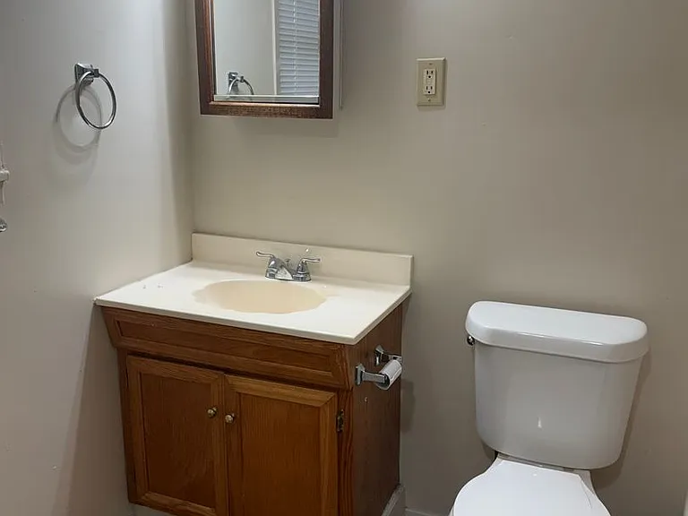 1501 Silver Falls Rd — Photo 2