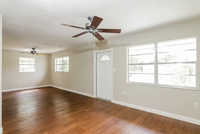 2 bed, 1.0 bath, 1008 sqft, $1,930 — Photo 2