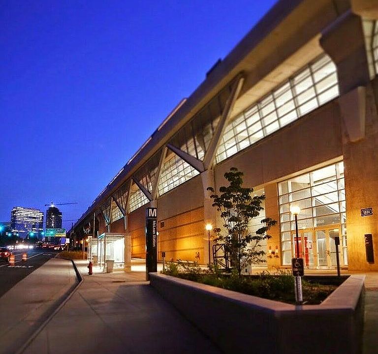 Mclean Silver line Metro