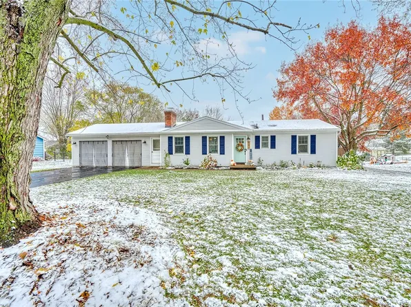 197 Heather Ln, Farmington, NY 14425