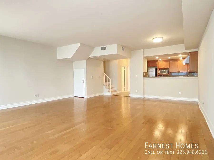 3+2 Charming Lower-Level Condo in the Heart of West L.A. — Photo 4