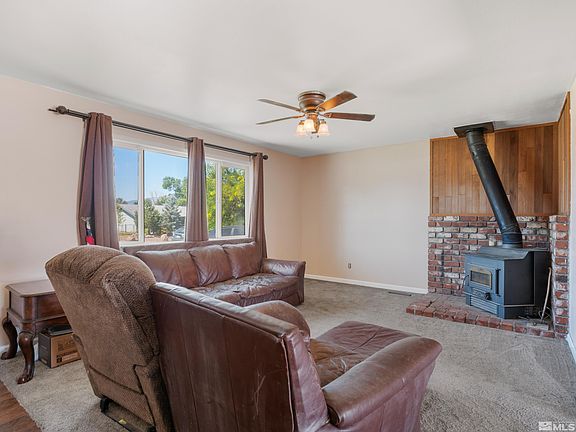 4th image of 1368 Jobs Peak Dr
