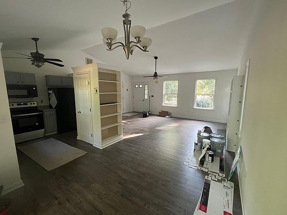 2nd image of 729 Jefferson Dr