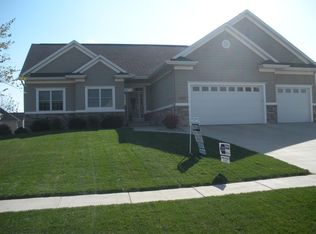 5807 Rapids Ridge Rd NE, Cedar Rapids, IA 52411