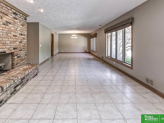5th image of 9916 Essex Dr