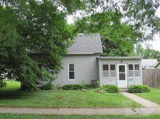 911 Division St, Webster City, IA 50595