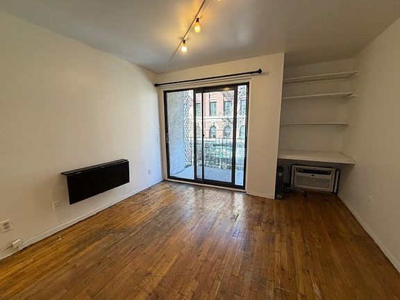 3rd image of 328 W 11th St APT 2D