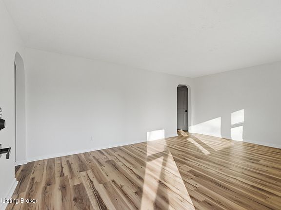 4th image of 2223 Thistledawn Dr