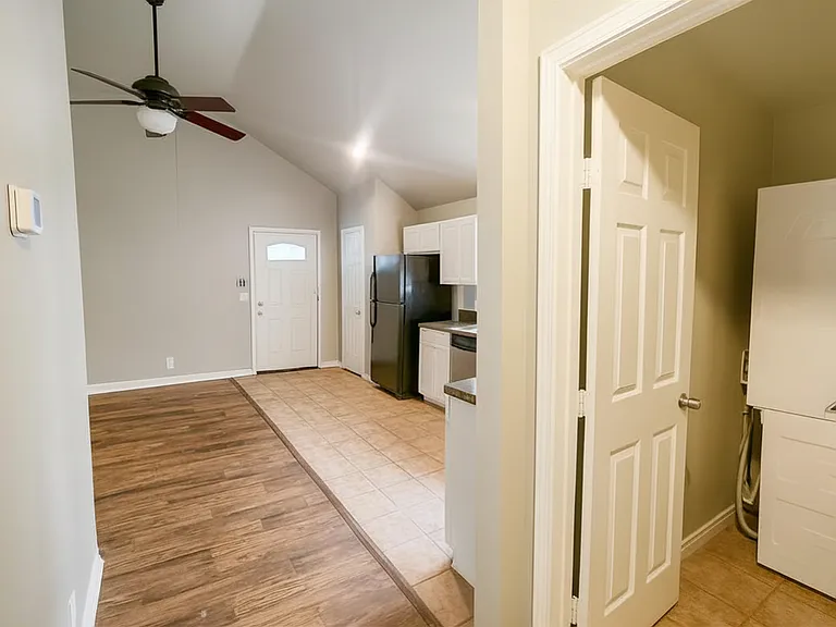 2714 Whitis Ave #A — Photo 2