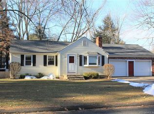 28 Buttonball Dr, Sandy Hook, CT 06482