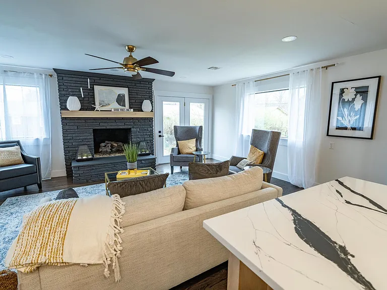 4932 S Newport Ave — Photo 19