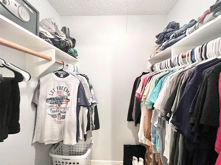 4023 Avenue Q 1/2 — Photo 10