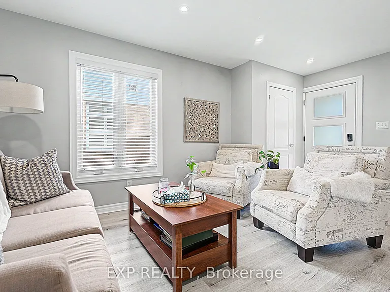 457 Heddle Cres — Photo 7