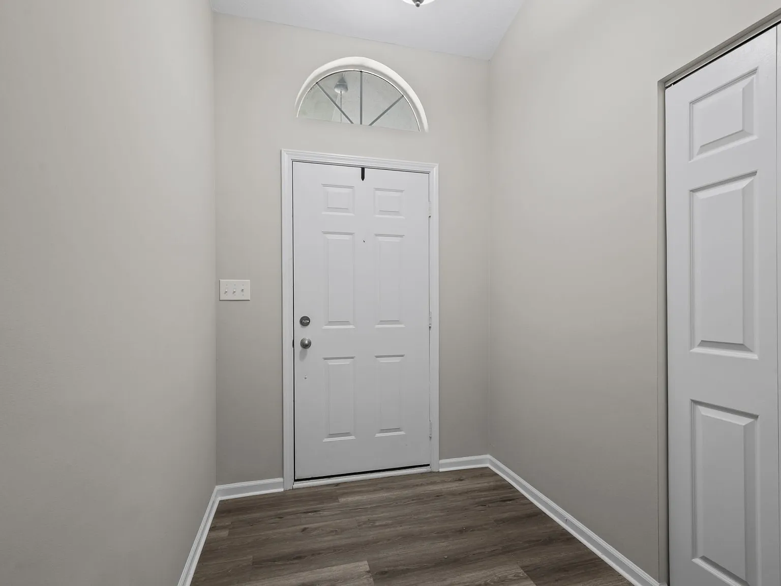 3 bed, 1220 sqft, $2,400 — Photo 4