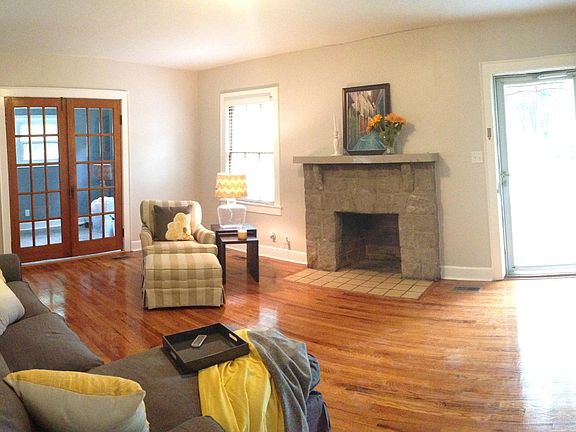 3rd image of 3007 NE Avondale Ave