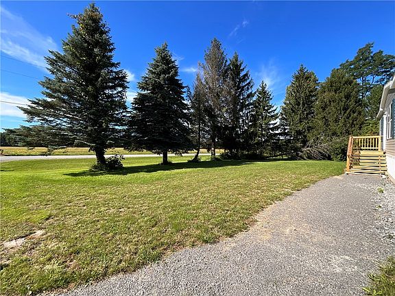 3rd image of 2553 Sawyer Rd