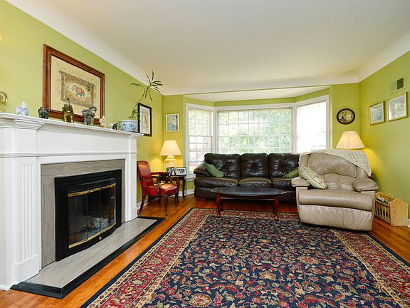 3rd image of 6110 N Lawndale Ave