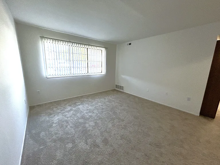 Charter Oaks Apartments — Photo 129