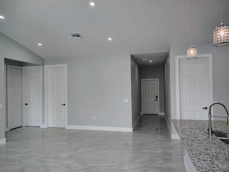 302 NW 25th Ave — Photo 2