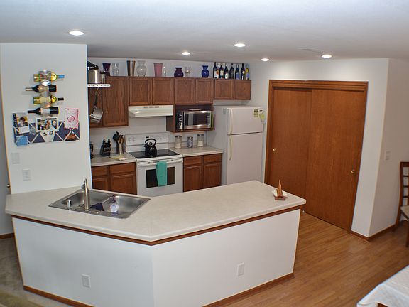 3rd image of N25W24037 River Park Dr