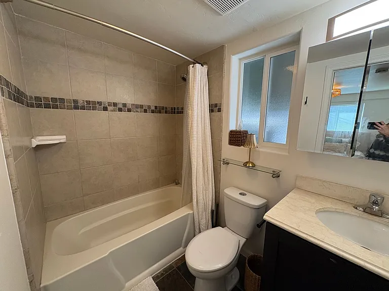 215-221 Lolita St — Photo 15