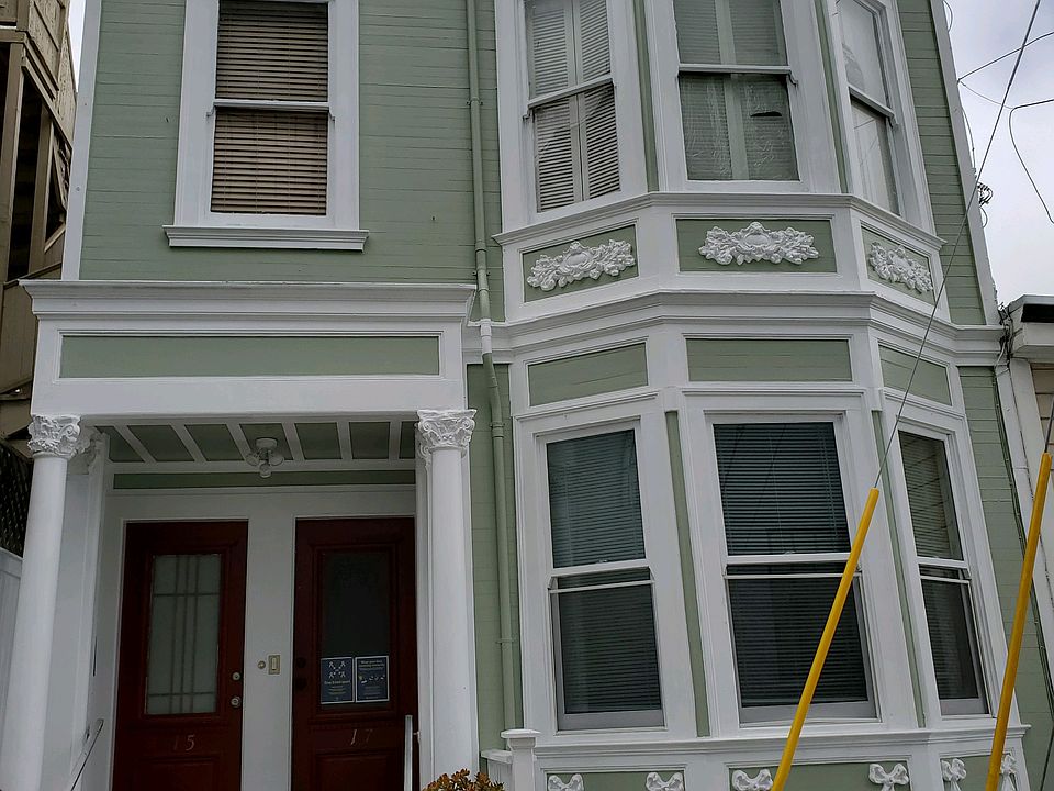 17A Russell is a quiet alley between Union and Green Streets; Cross street is Hyde. Entrance to 17A is down the steps, seen on lower right of building.