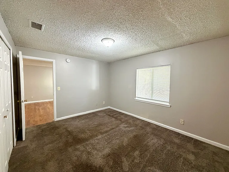 Cedar Creek Apartments — Photo 18