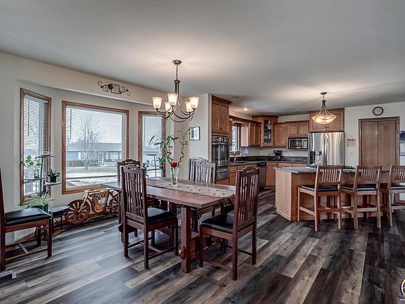 3rd image of 2915 Oak Hill Rd