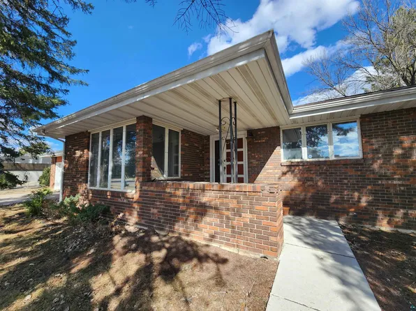 104 W 12th Ave, Virginia, MN 55792