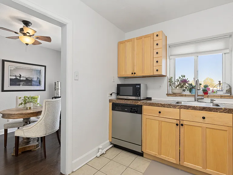 1481 Ash St #4 — Photo 9