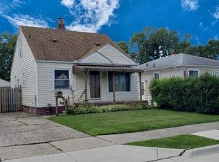 19824 Meier Rd, Saint Clair Shores, MI 48081