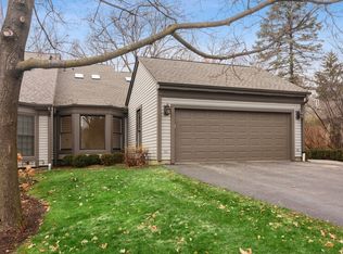 81 Warrington Dr, Lake Bluff, IL