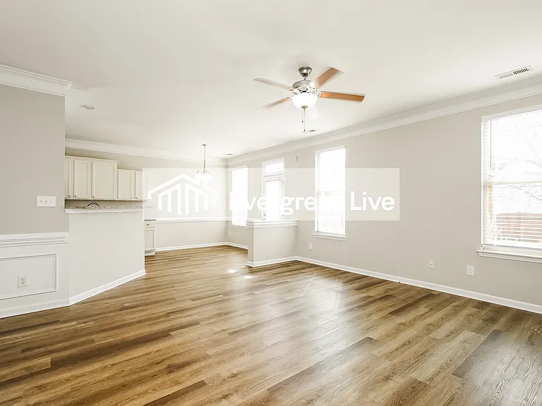 3958 Creekmoore Dr — Photo 7