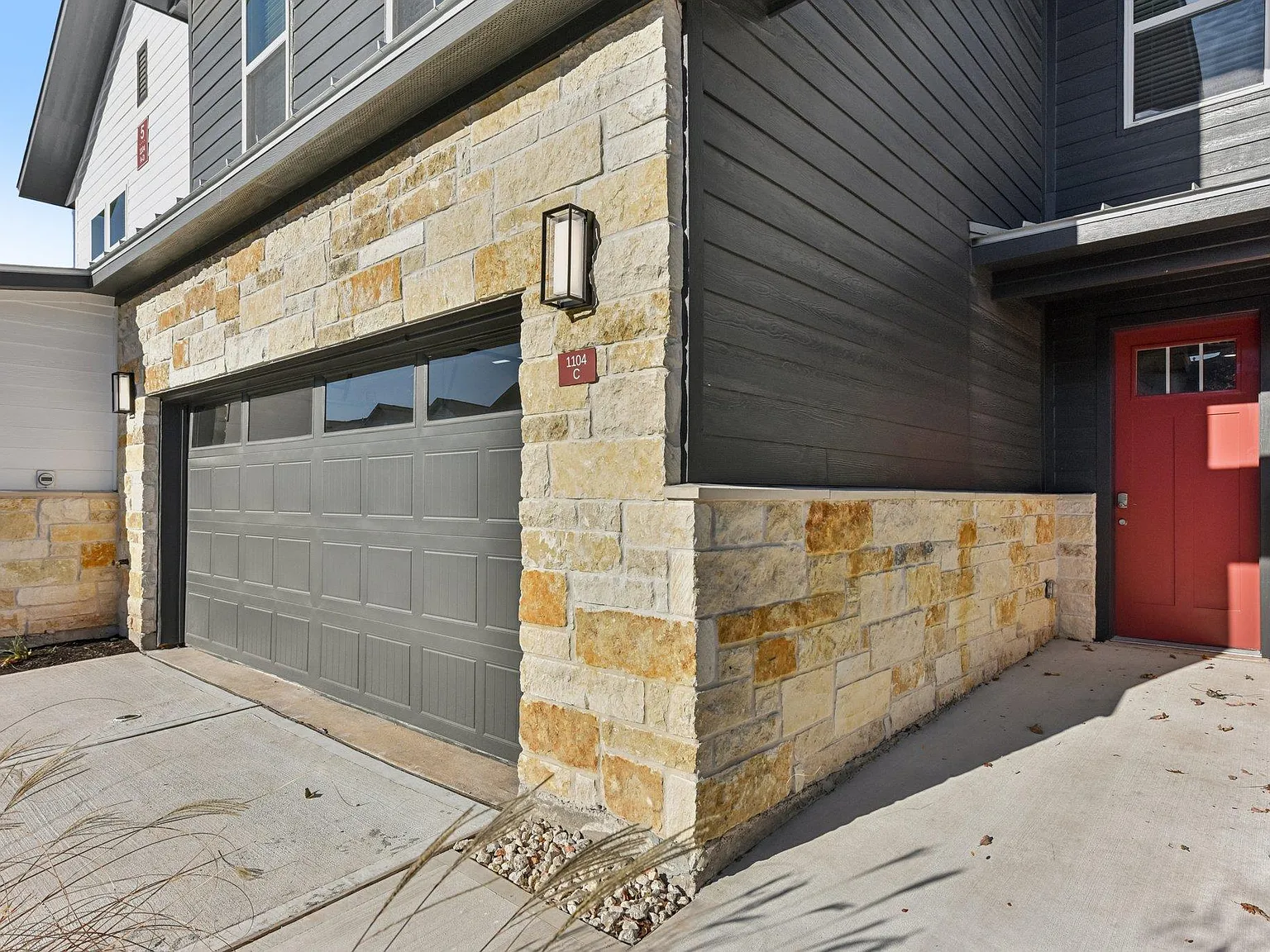 4 bed, 2.5 bath, 1807 sqft, $2,805 — Photo 3