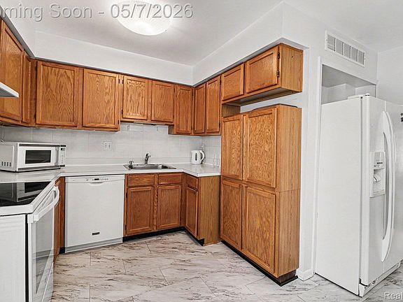 5th image of 3120 N Summers Rd