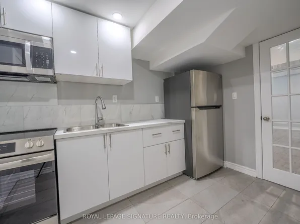 2111 Lynn Heights Dr, Pickering, ON L1X 2S1