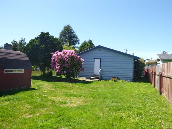3rd image of 202 S Ocosta St