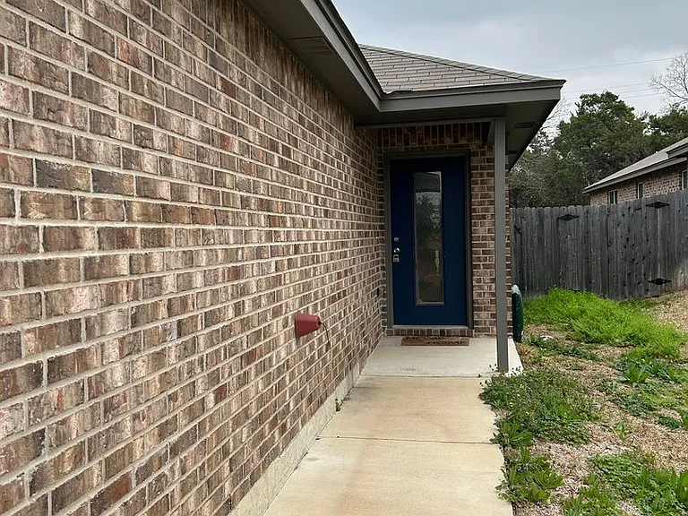 915 Rebecca Ln — Photo 22