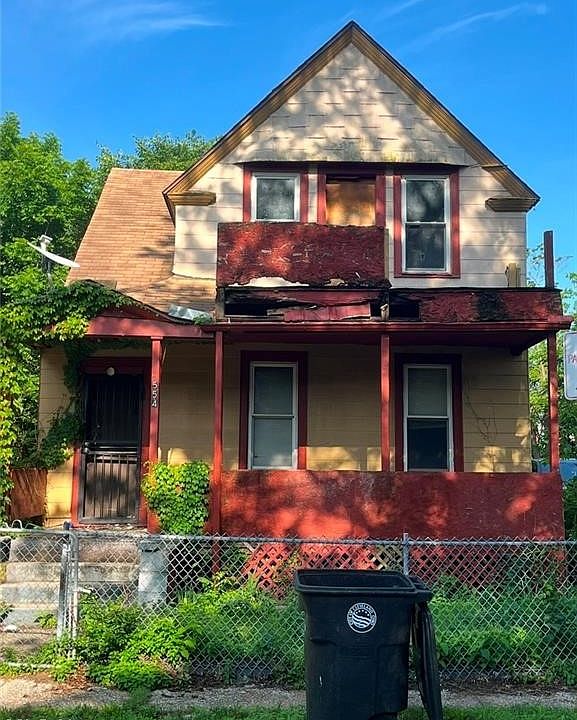 1st image of 554 E 101st St
