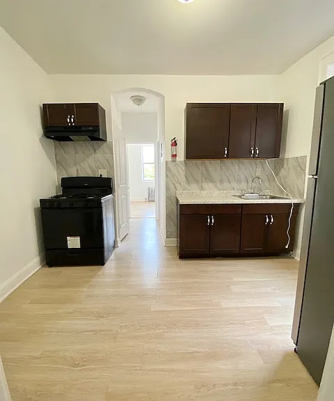 1025 N Broad St — Photo 16