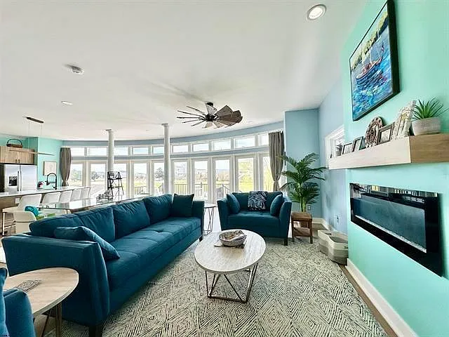 136 Lincoln Dr — Photo 12