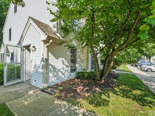 14 Carrie Ct, Kendall Park, NJ 08824