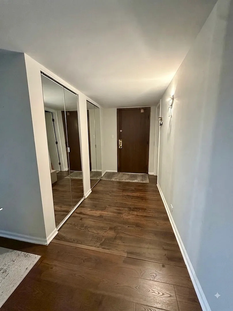 2 bed, 1300 sqft, $2,300 — Photo 4