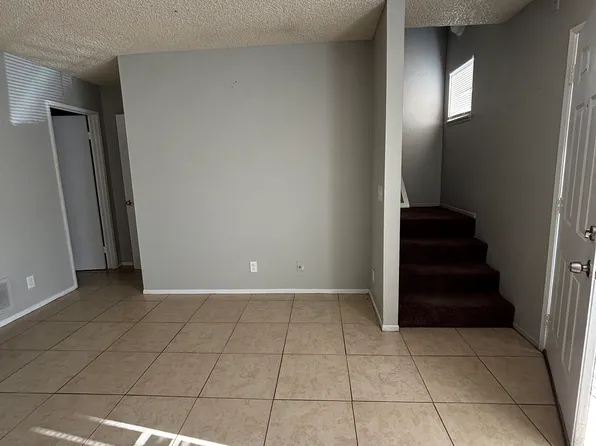 1050 E Avenue Q3 #15, Palmdale, CA 93550