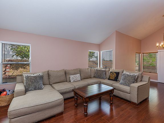 3rd image of 11932 Venetian Dr
