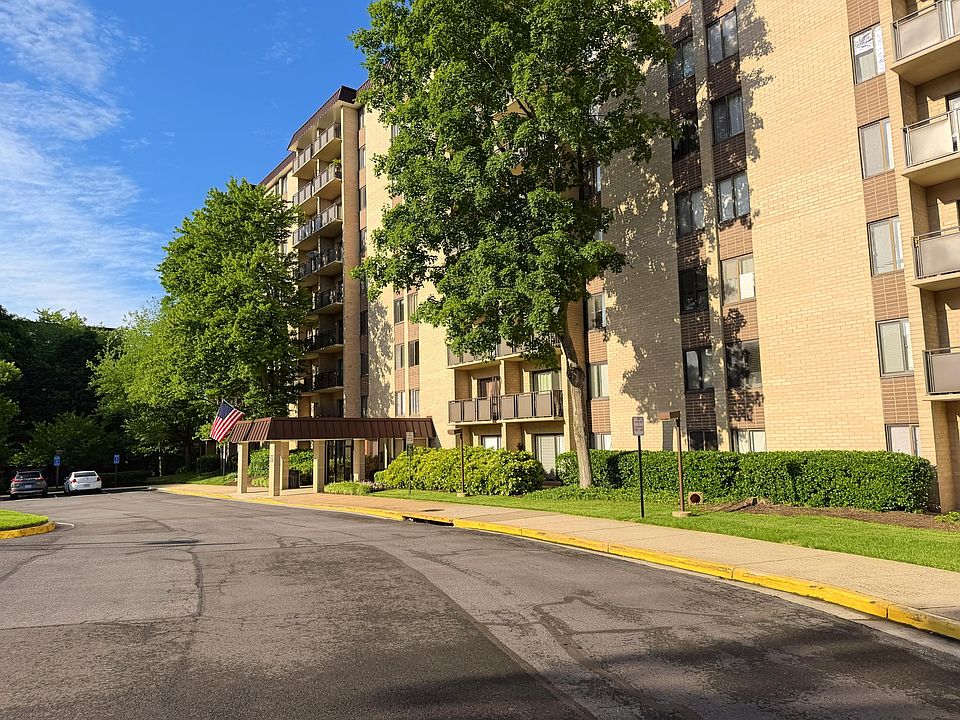 2nd image of 3100 S Manchester St APT 423
